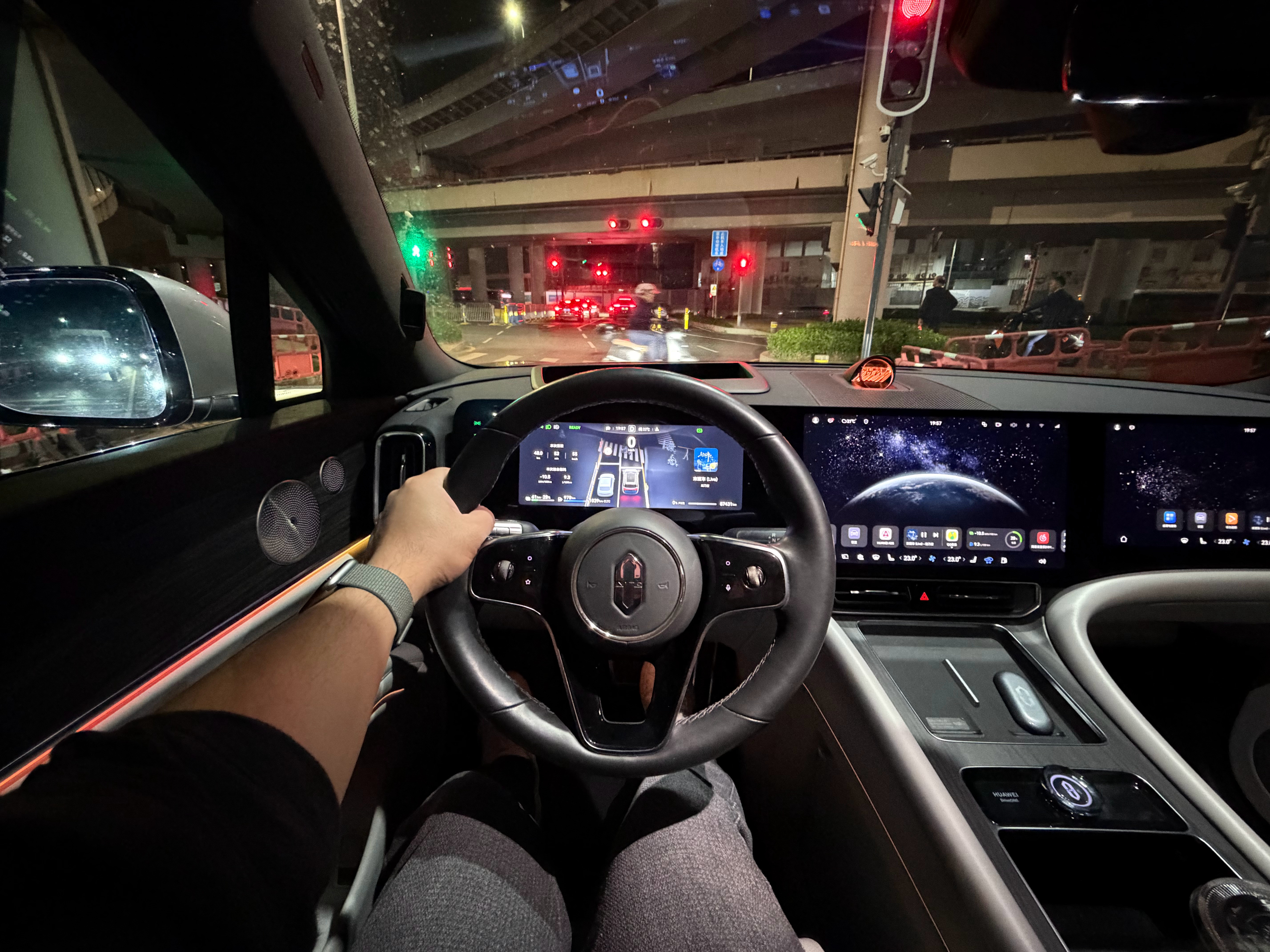 华为出品的车我太少开了，问界M9，等我溜溜深圳·东湖公园