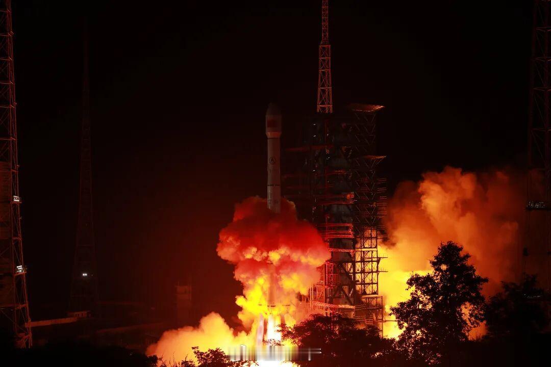 【早安丨航天历史上的今天】2022年7月13日，我国长征三号乙运载火箭成功将天