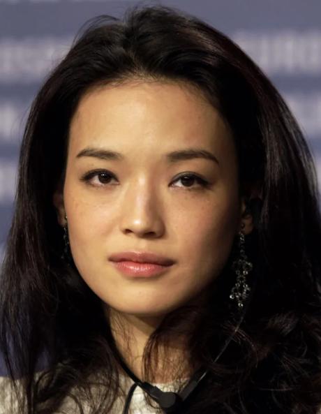 2005年，29岁的舒淇要和黎明结婚，黎明带舒淇去见父母。谁料，黎明父亲看到儿子