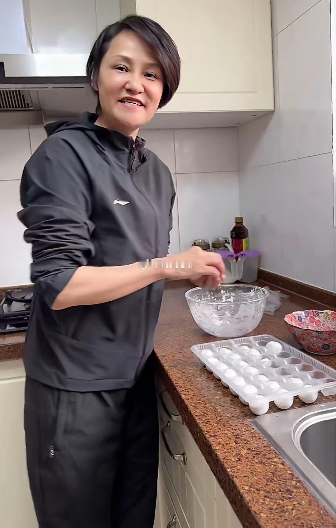 奥运冠军，跳水女皇高敏与前夫分开后，带儿子嫁大10岁教授又生下一个儿子，两个儿子