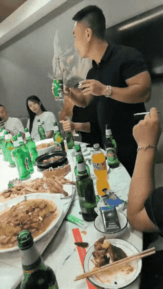 没必要这么喝，真的没人会因为这样高看一眼。再喝就真醉了