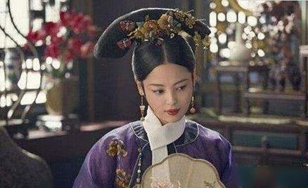 1769年，永瑆的妻子富察氏哭哭啼啼地去拜见乾隆皇帝。看到儿媳妇这样，乾隆有着一