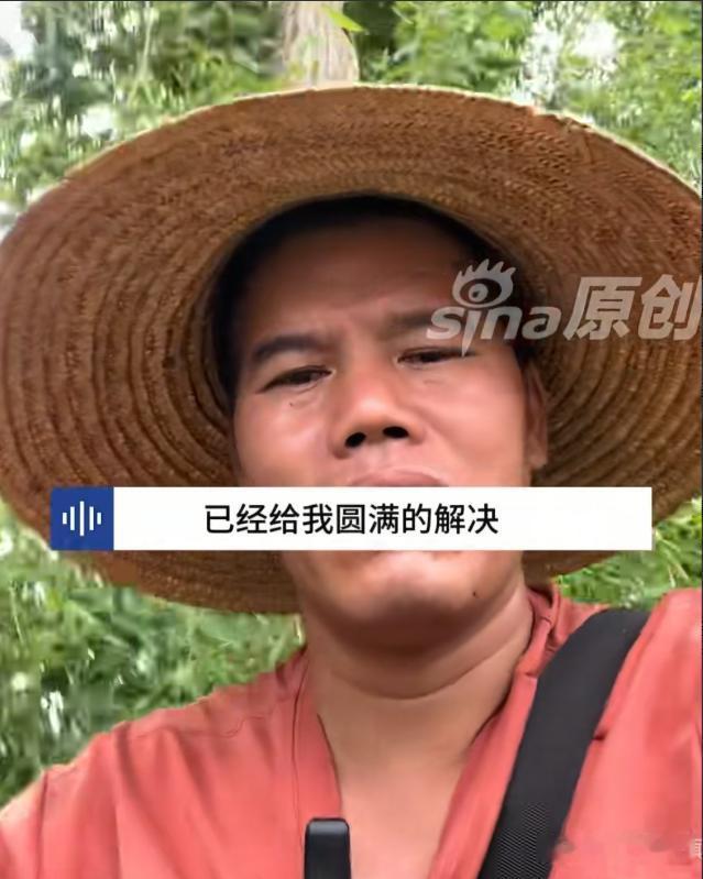 湖北天门，一名广西到男子开着收割机去抢收小麦，还没开始工作，收割机上的爬梯就被人
