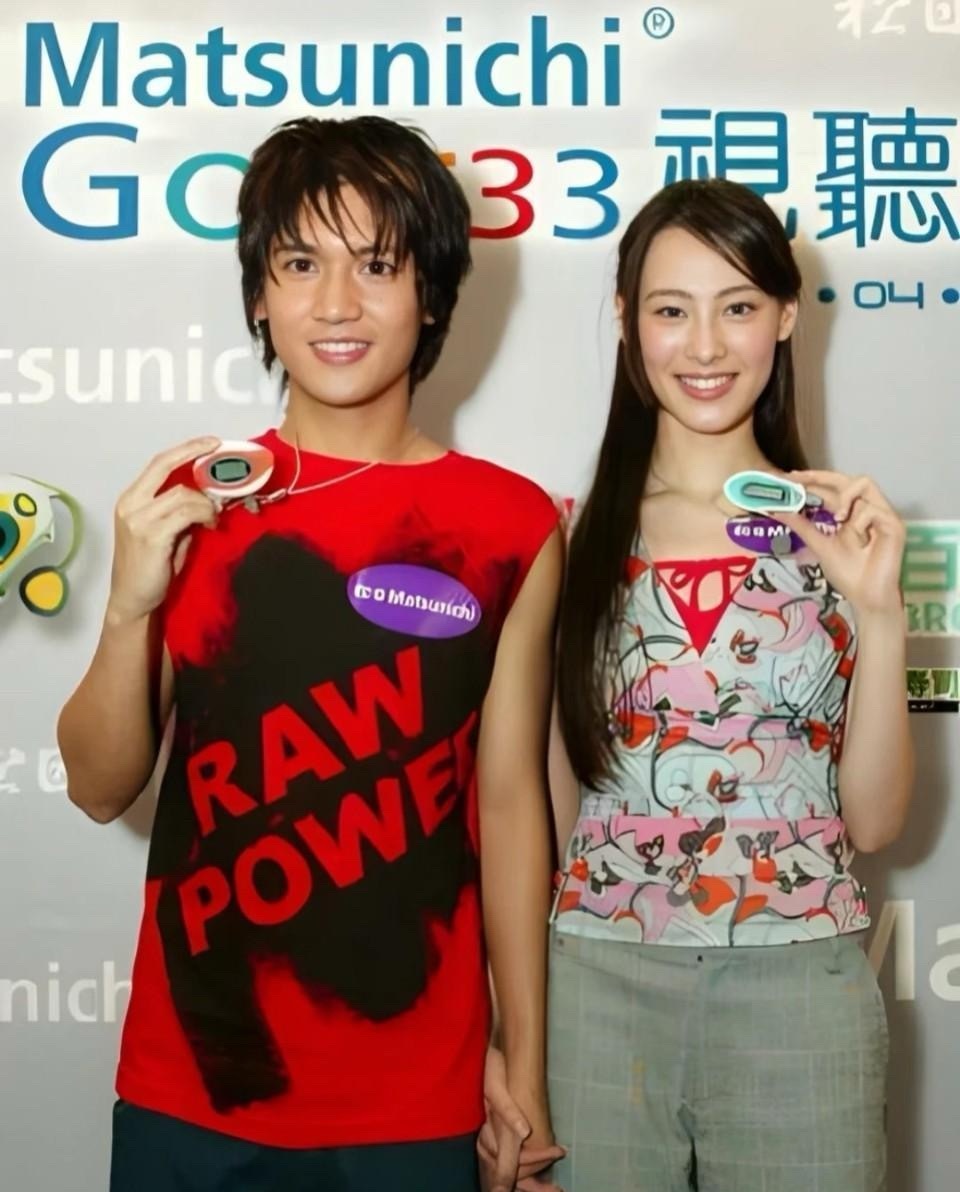 梁洛施16岁时的照片…她出道的时候说她只有16岁我真的不敢相信，我觉得好成熟啊！