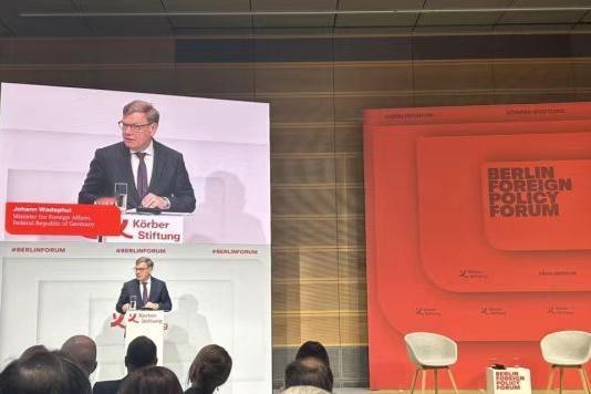 德媒自爆尴尬，欧盟战略自主成为笑话！难怪特朗普看不起！12月7日，德国《明镜