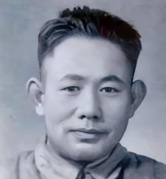 1951年，志愿军师长黄朝天违抗军令，率9000残兵掉头杀向3万美军，13天后李