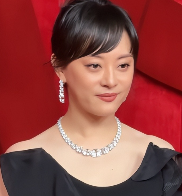 孙俪嘴角痣消失于“怼脸照”，颜值再创新高？