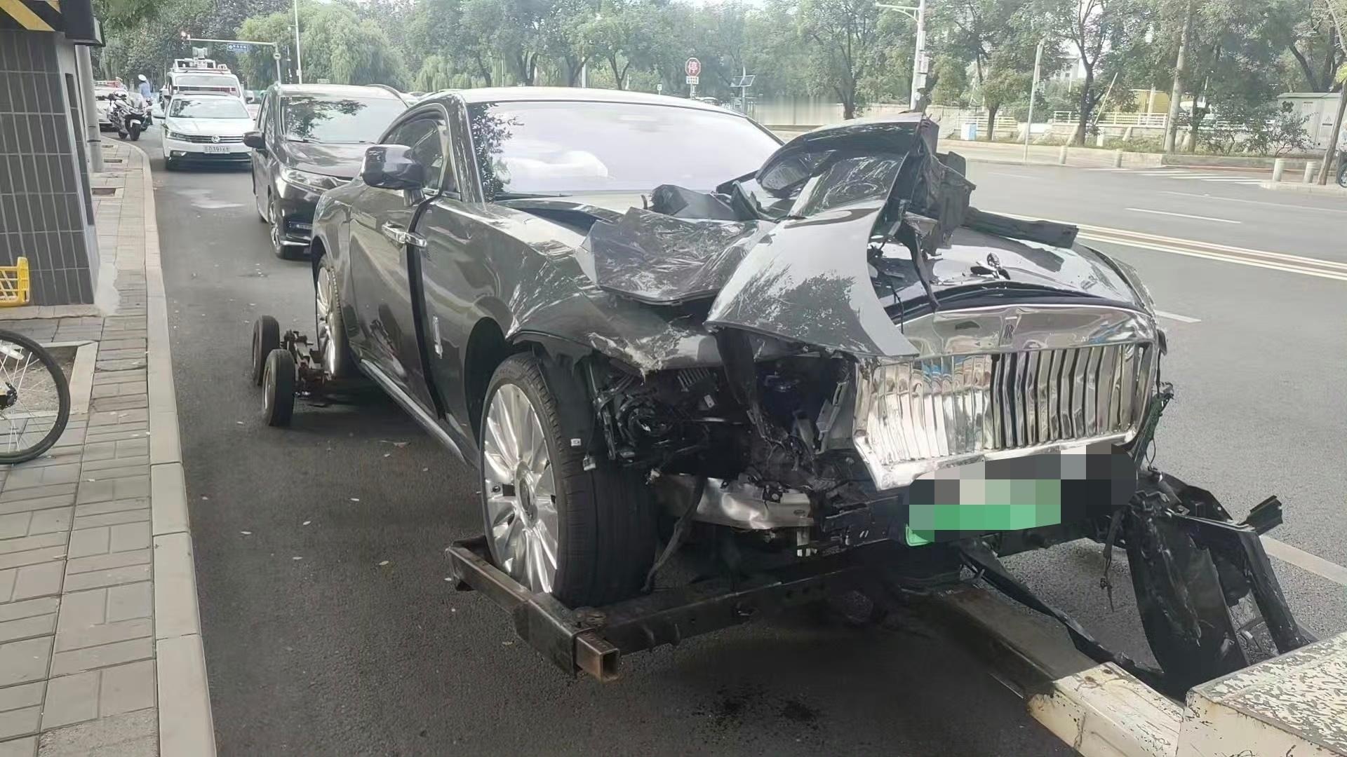 事实证明豪车车头（劳斯莱斯）确实硬，要想做豪华车，车头就必须又长又硬😤