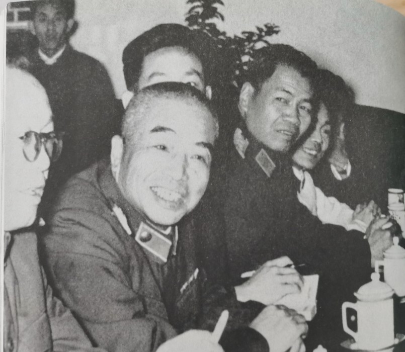 1958年，国务院副总理兼国防部长彭德怀亲切接待罗马尼亚军事代表团，和他们进行友