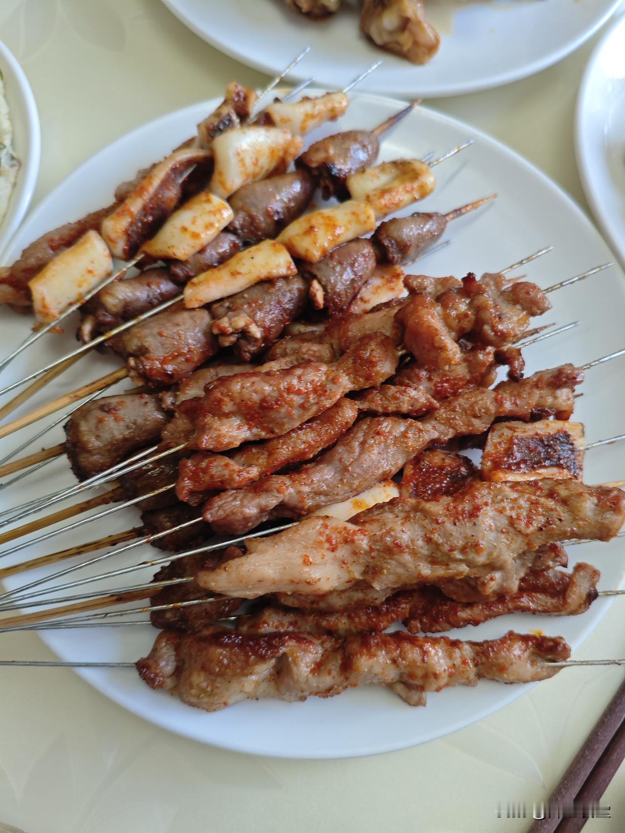 晒出你的本地生活今天是周末，4个人的晚餐做的有点多了，烧烤是打包的，因为老婆喜欢