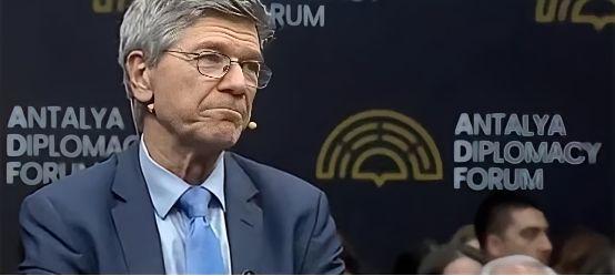 美国被中国再度拒绝了杰弗里·萨克斯最近讲了一句挺扎心的大实话：中国不跟我们玩