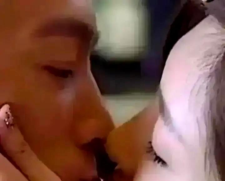 导演现场想加吻戏？女演员直接走人，剧组一天白烧80万。这事儿就发生在去年，横