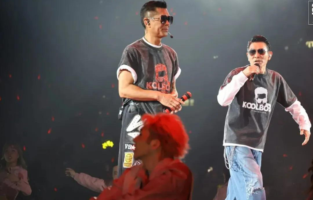 华仔突现古仔演唱会，两位“老头乐”为啥这么多人关注呢？刘德华现身古天乐演唱会，现场一片欢呼，为什么会