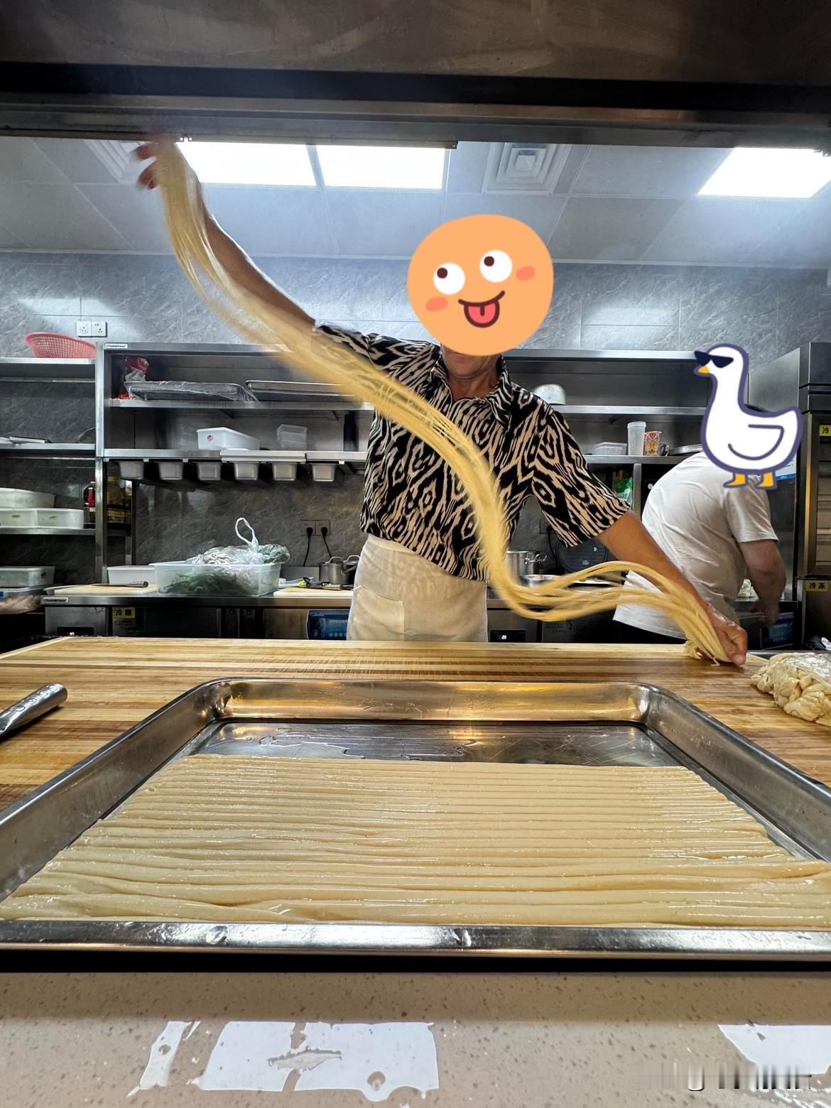 开饭馆，身体开垮了，不好干！之前我老觉得做餐饮的人生意那么好好吃就好有回头