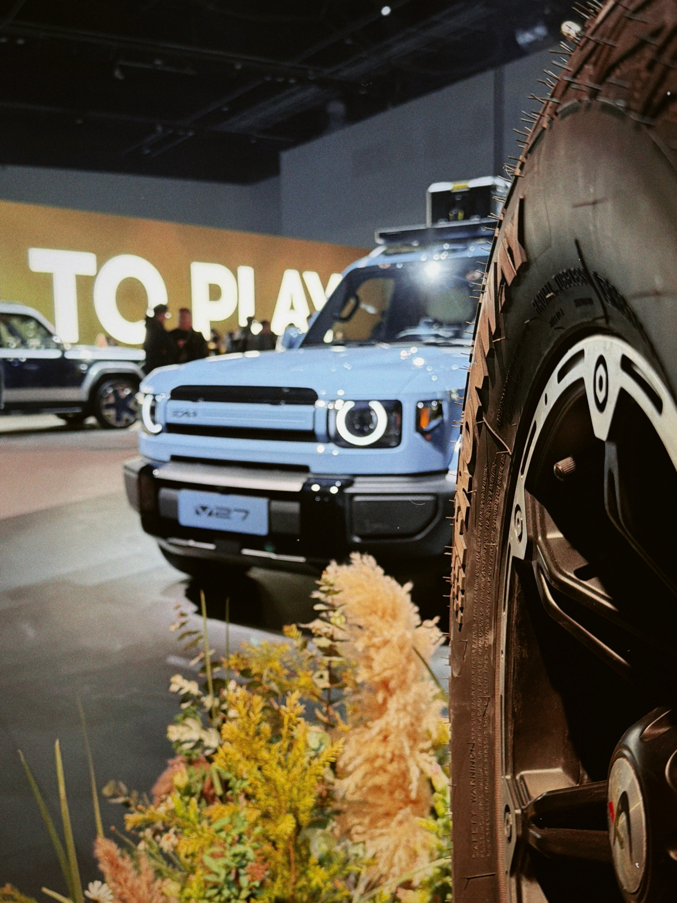 V27全能硬派全家都爱iCARV27外观没得说很大气硬派，五米车身长，内饰独