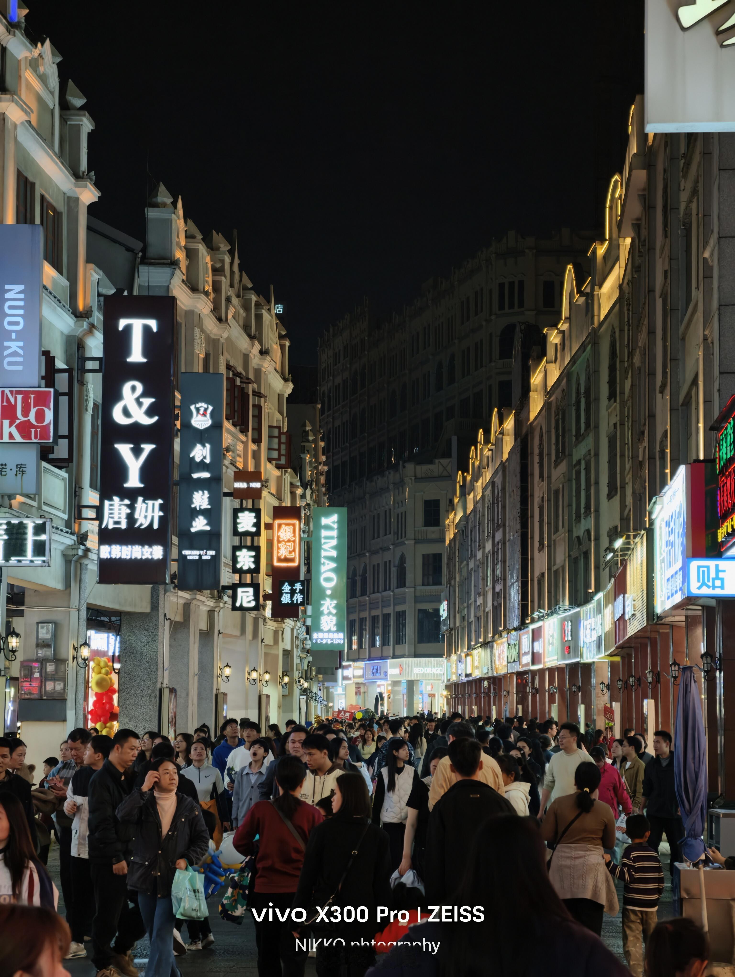 今年广西春晚收视率最低的原因终于找到了广西不看春晚南宁难咎其责，你见过市中心满大