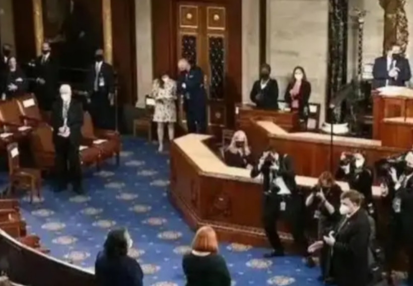 为什么中国对美国开始强硬了起来？说白了，中国对美国强硬，就是要让美国走上苏联的老