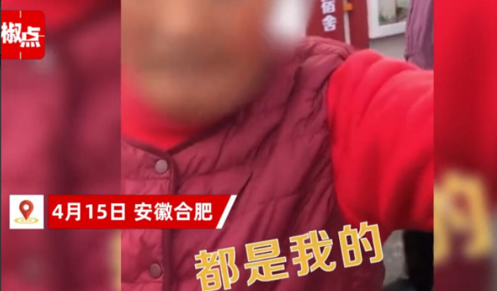 安徽合肥，一名985女研究生凌晨帮父亲摆摊卖菜，摊位被掀翻，可她一没哭二没闹，而