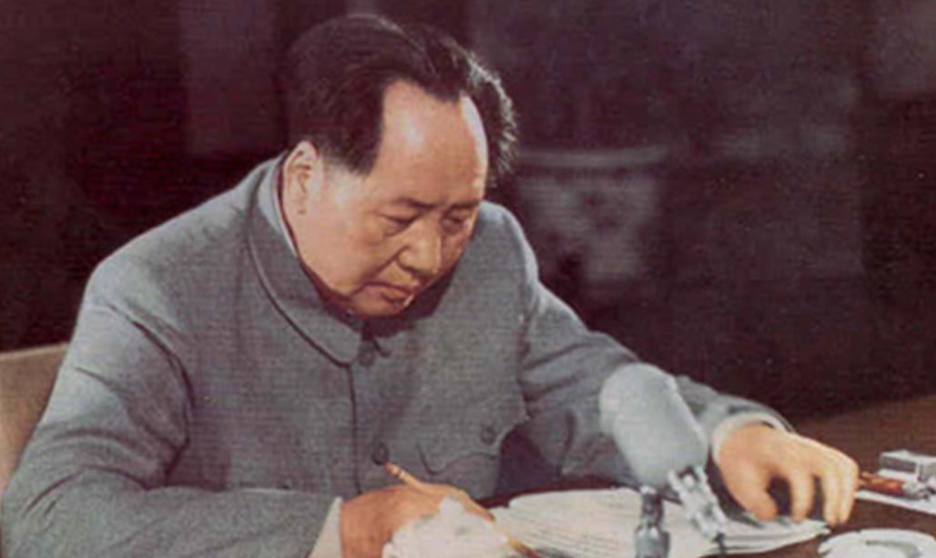1962年毛主席得知李敏怀孕后，担心女儿身体做主道：你在家待产吧“爸，我真能按