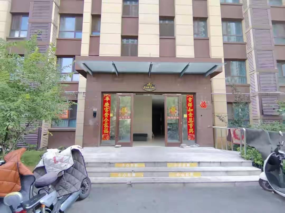 38度！高温红色预警！济南一公寓却连停3天电，住户被迫逃进酒店，冰箱臭了，老人半