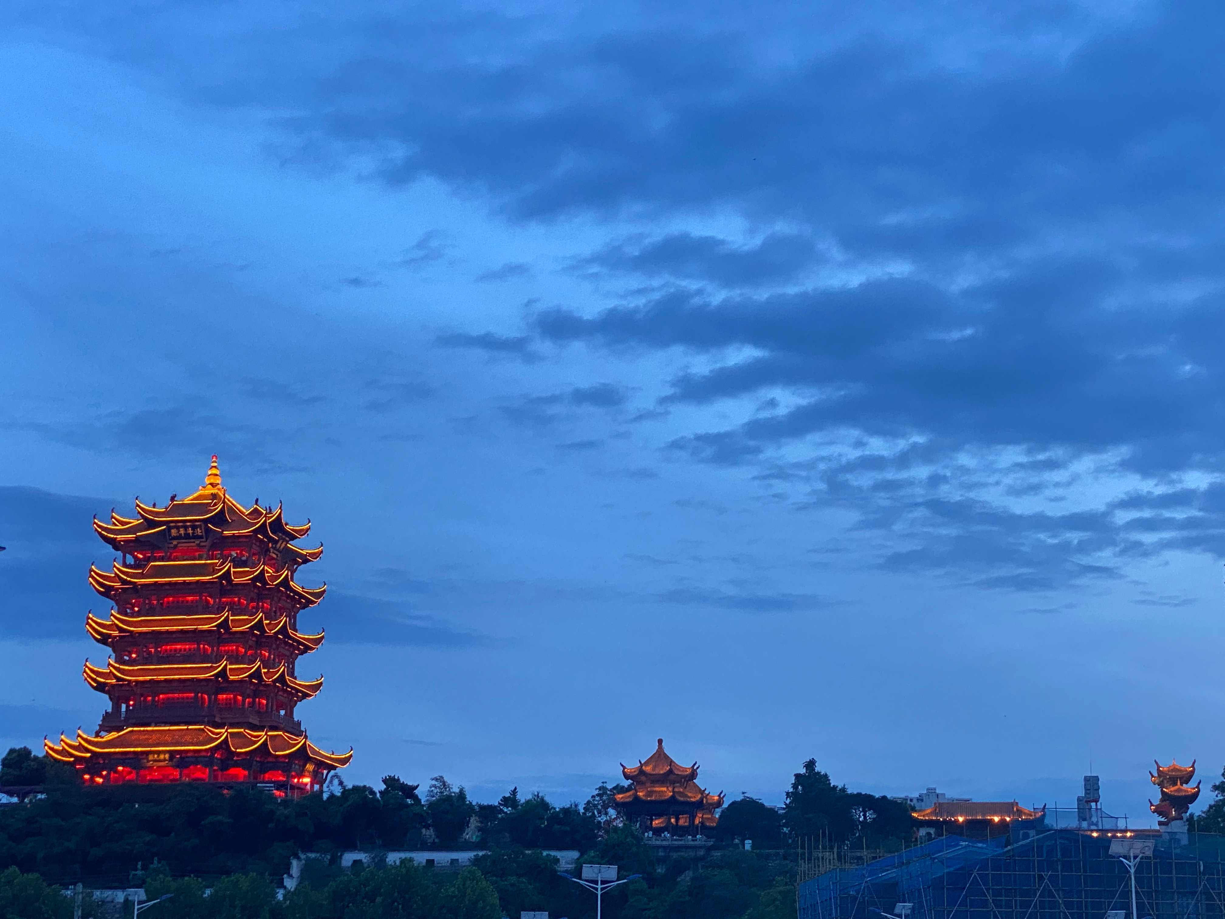 武汉美食不适合我，太辣了[笑着哭]​​​
