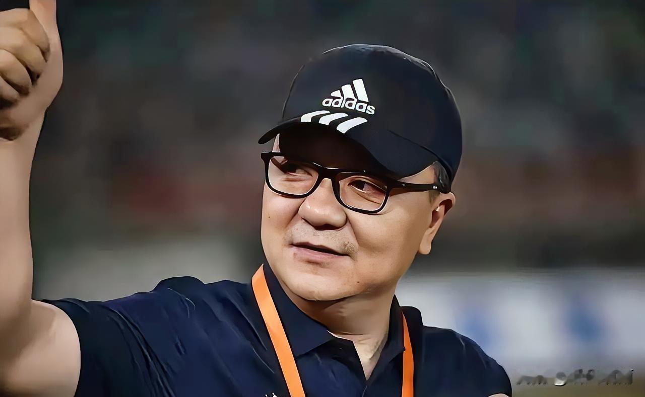 “打人不打脸，揭人不揭短”。董路这一次过分了，竟然正式发出邀约，想让“足球小将”
