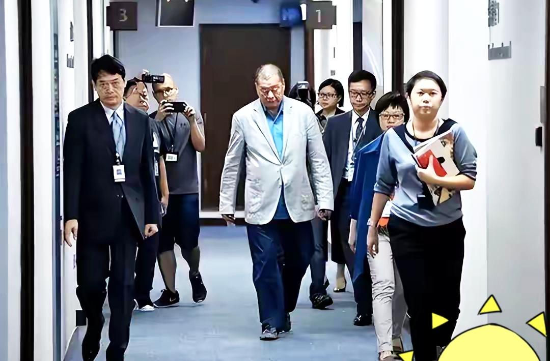 中美谈妥的消息一落地,荷兰直接陷入“偷鸡不成蚀把米”的尴尬境地!美方官宣暂停9月