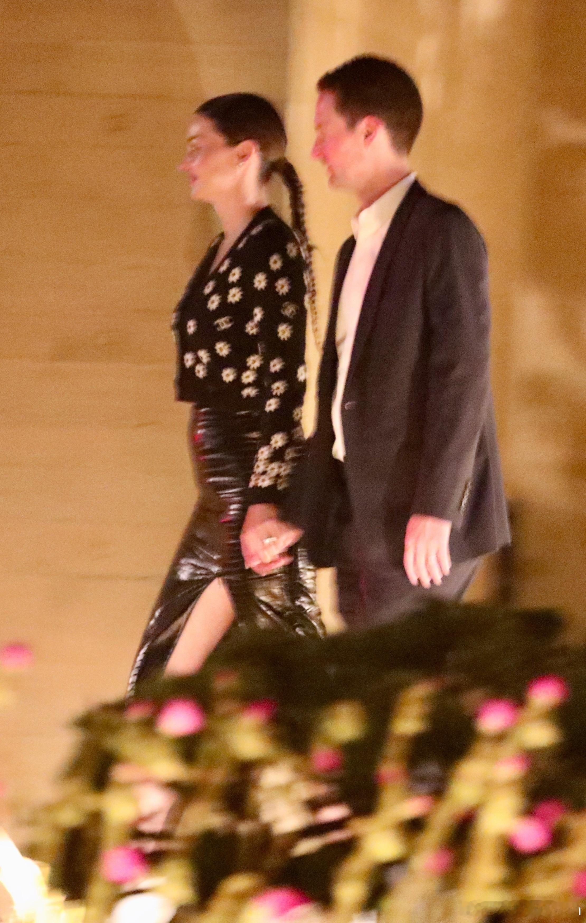 MirandaKerr米兰达可儿和老公EvanSpiegel在纽约外出，两人