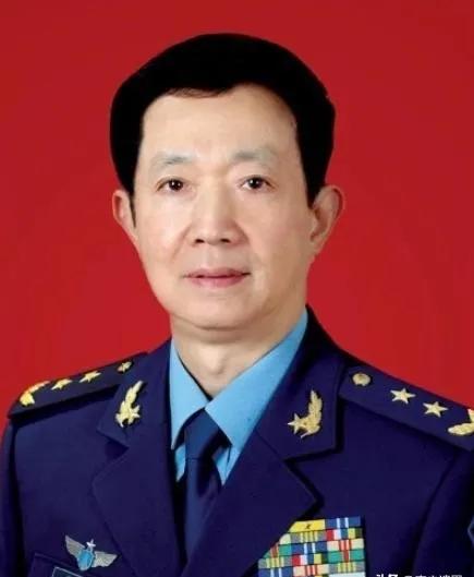 黄新，1944年2月生，祖籍江西南康，空军中将军衔。黄新将军，1944年2月