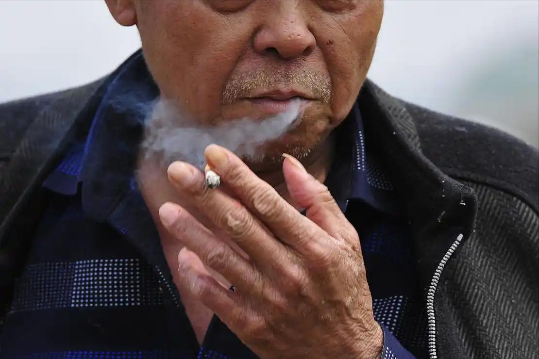 医生发现：那些长期抽烟的人，到了65岁后，大多都出现了这些情况 对于那些长