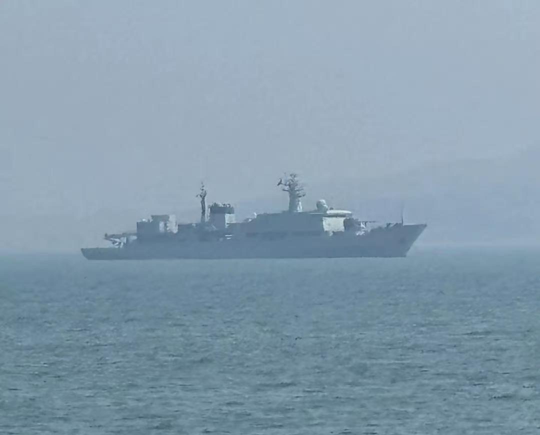 我军新型155毫米舰炮开始随910型综合试验舰出海测试，期待早日服役我军新型
