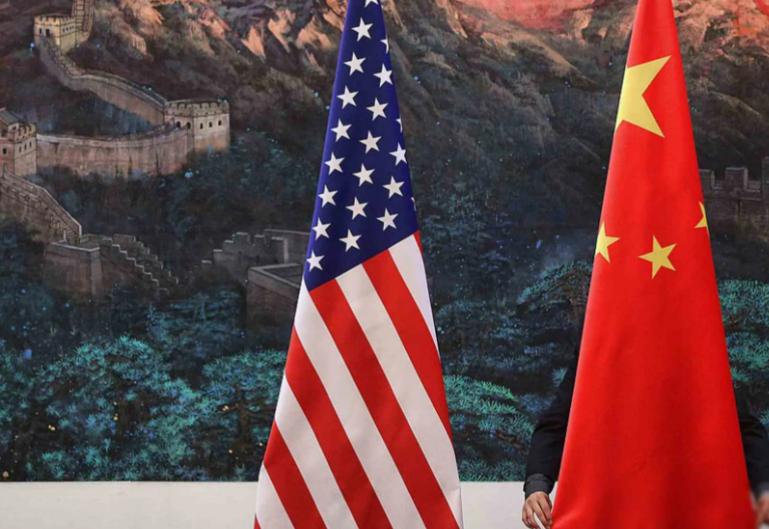 很多人以为，中美竞争打到今天，中国最想看到的就是美国“轰然倒下”。其实恰恰相