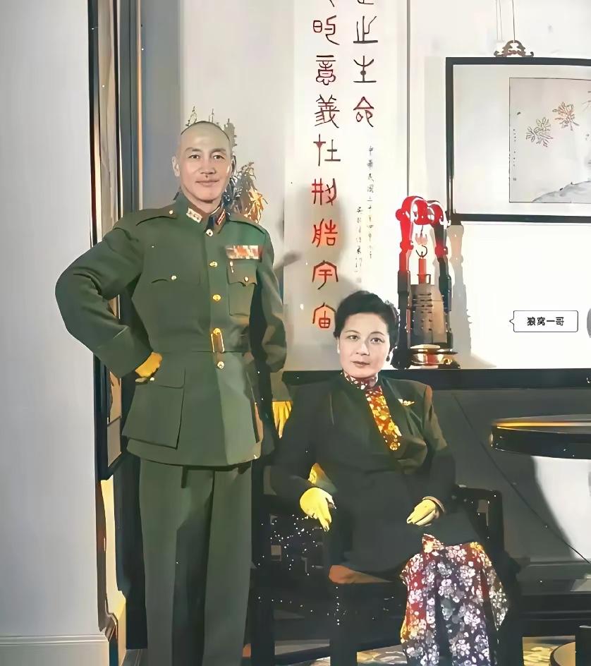 婚姻好不好，一看便知：夫妻两个人逛商场，散步的时候，如果两个人手拉手，走并排，