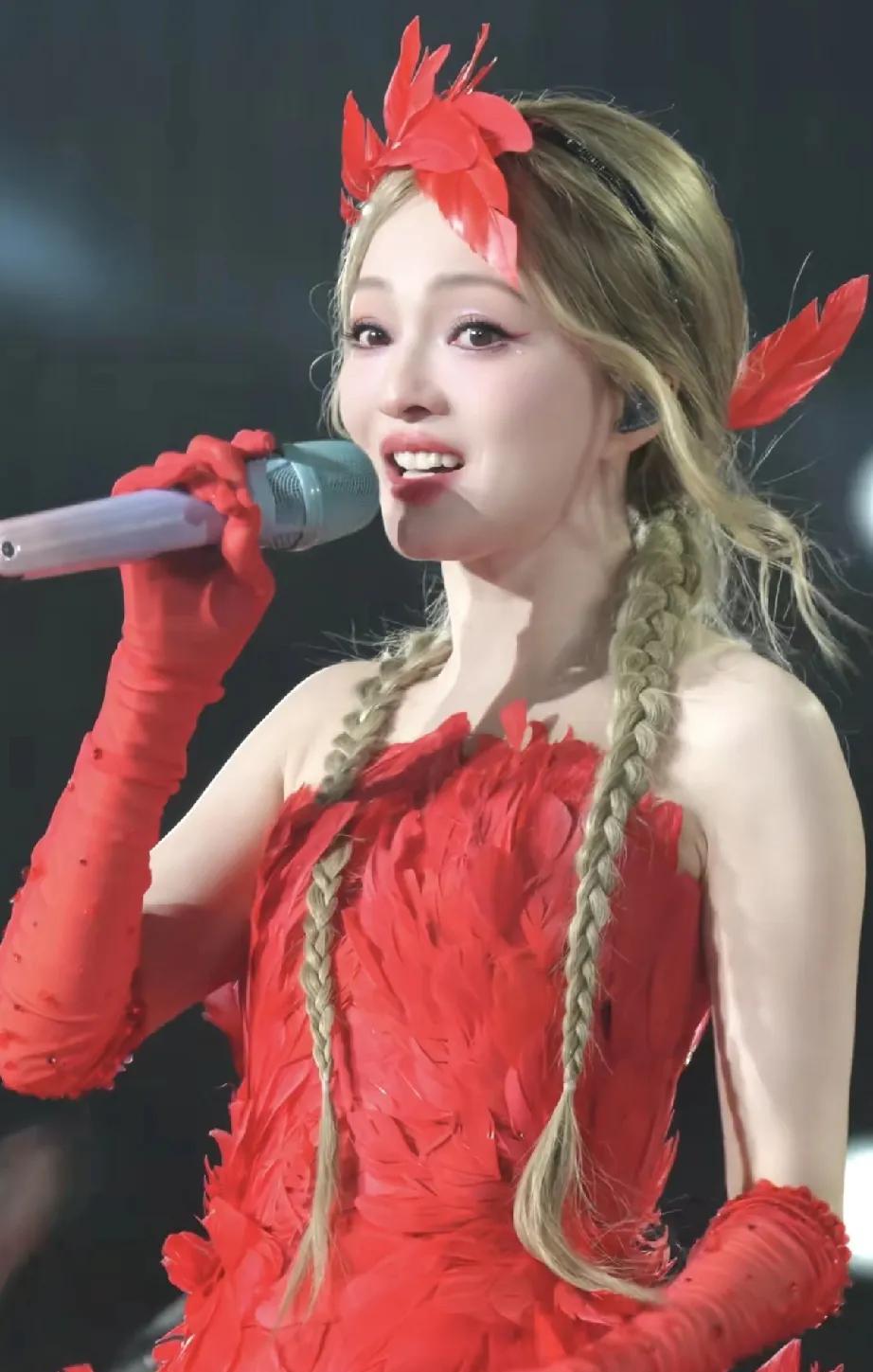 张韶涵是吃了防腐剂吗？颜值身材还是像个小姑娘。#张韶涵#