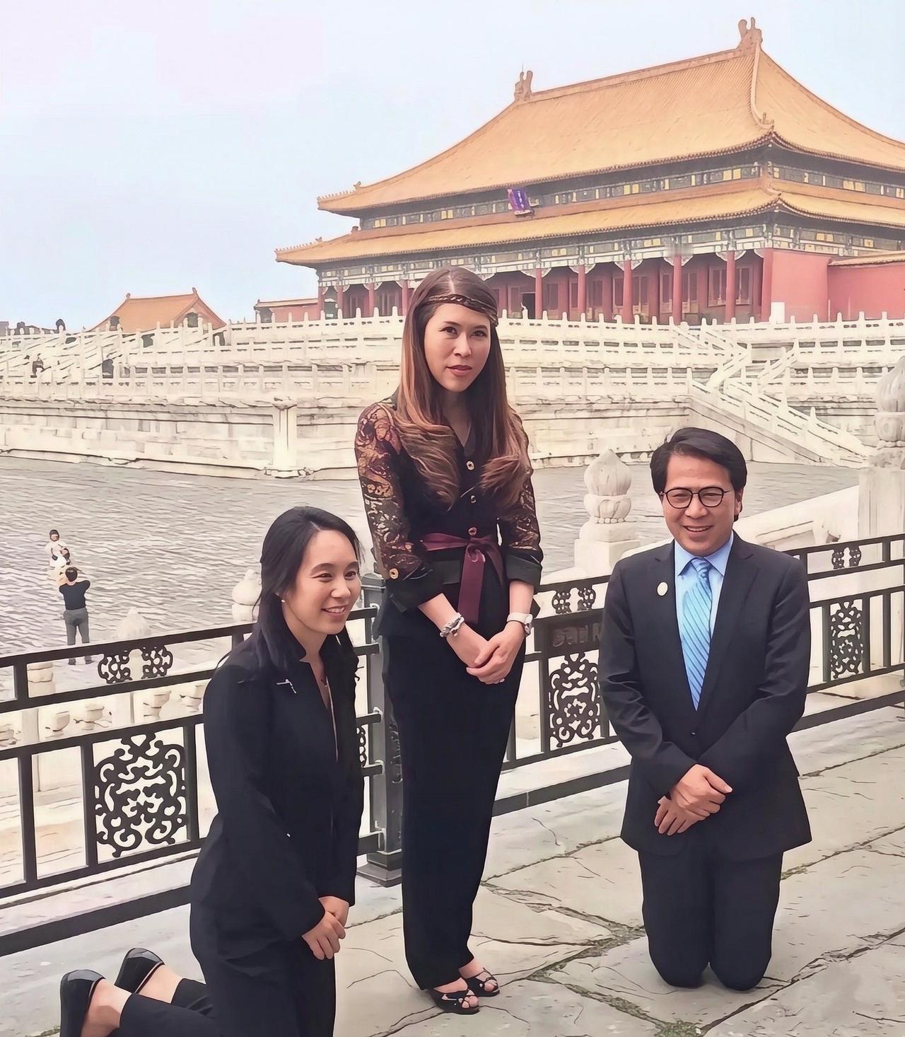2001年，泰国朱拉蓬公主（HRHPrincessChulabhorn）访问