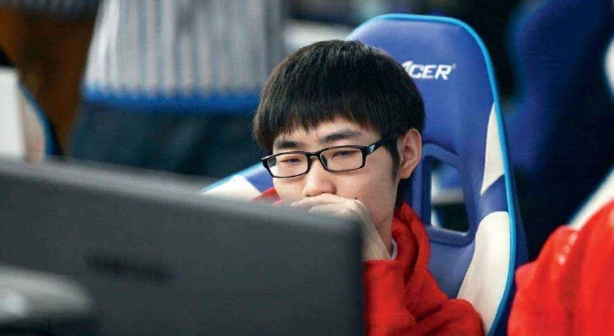 鲷哥爆二月会有一个类似宝可梦的线下赛叫容易杯，是SCBOY小色他们做的基本已经定