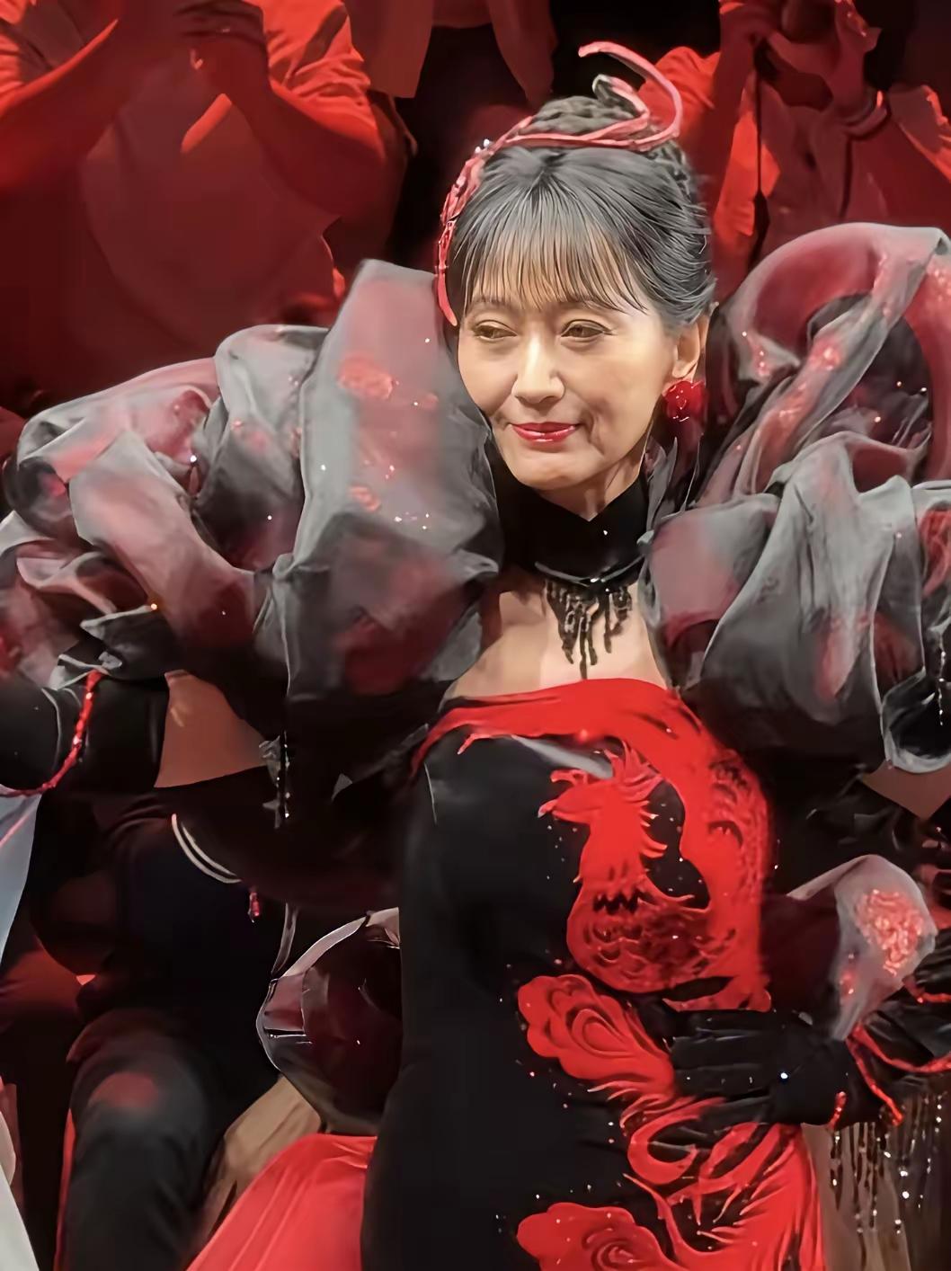 赵雅芝，你糊涂啊。就算你不上综艺，不直播带货，大家也都记得冯程程和白娘子。那