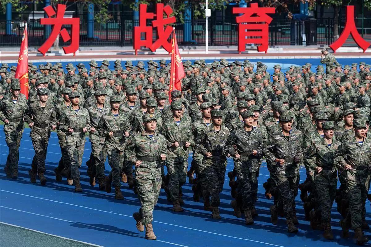 致敬中国军人他们，正式成为人民海军一员​​​