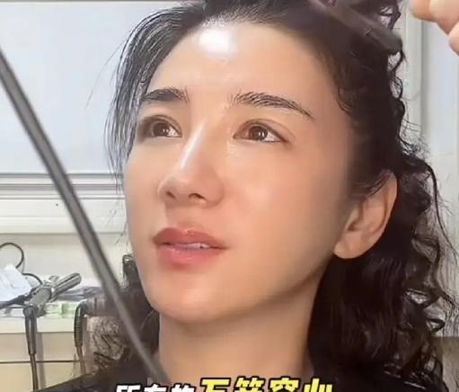 黄奕绝对没想到，自己女儿还没正式出道就被抵制了，直播时又生气又无奈，并喊话：所有
