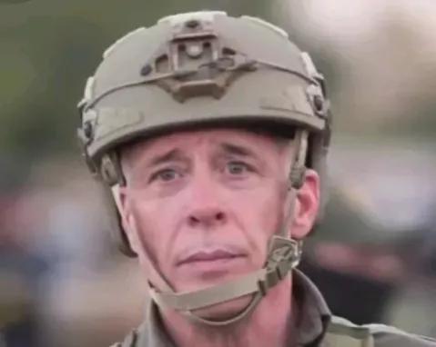 反转了，美国明州联邦移民执法指挥官被撤职CNN报道，一名白宫官员26日证实，