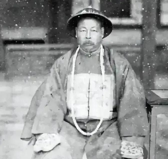 左宗棠收复新疆回到北京后，慈禧屏退了所有宫人，只问了他一句话：“左爱卿收复新疆，花了三千万两银子，用
