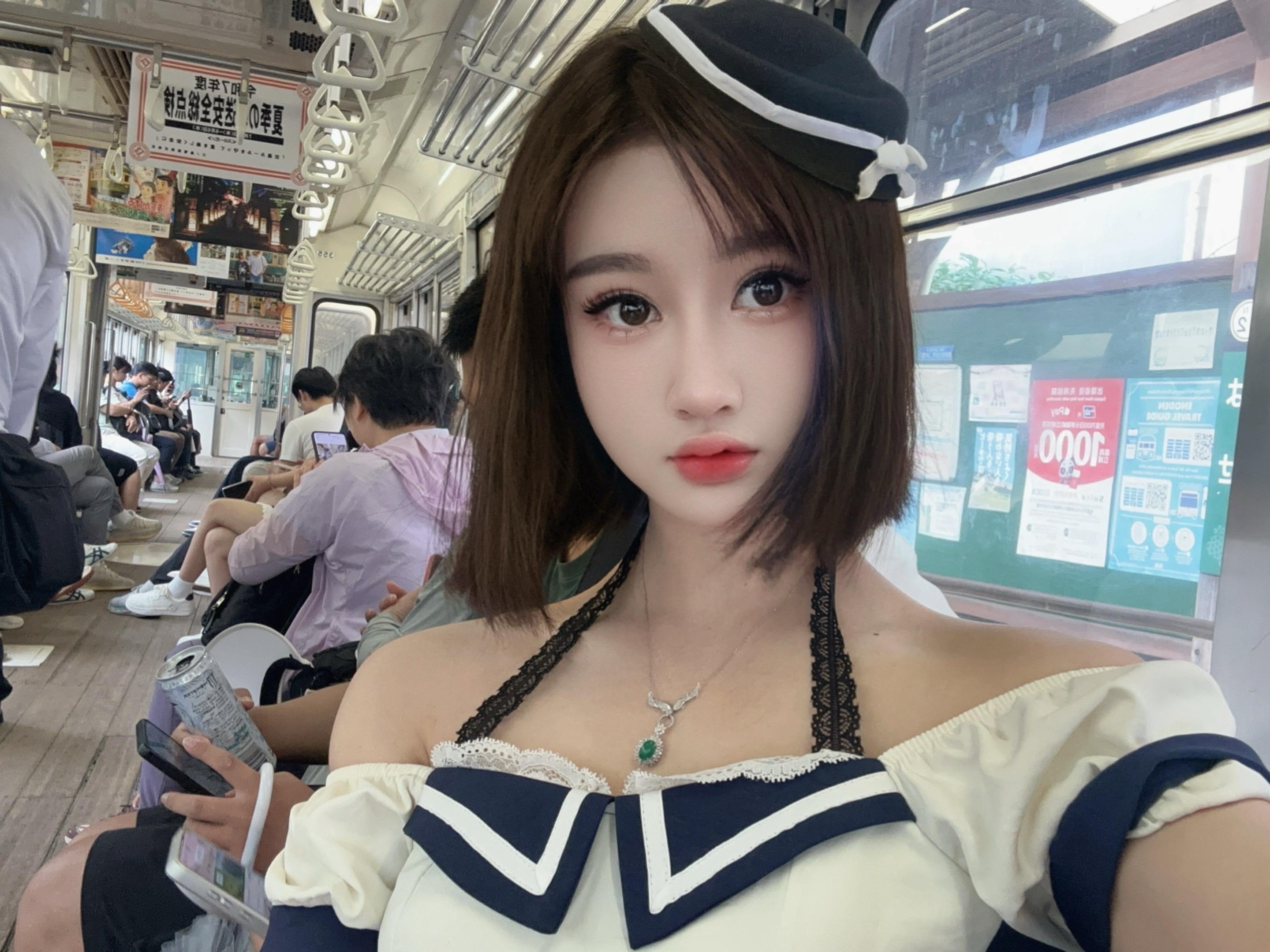 镰仓电车驶过，把青春拉成了慢镜头