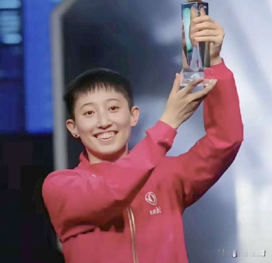 小将范思琪赢得比赛，老将陈梦感动落泪。范思琪：前两局打得不是很好，后面三局稳住了