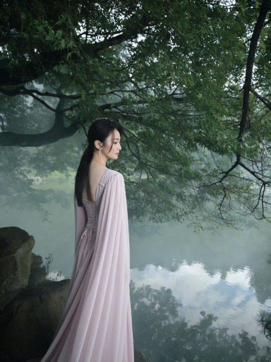 蒋勤勤庐山大片蒋勤勤雾起时🍃湖如琴​​​！蒋勤勤雾起时湖如琴​​​