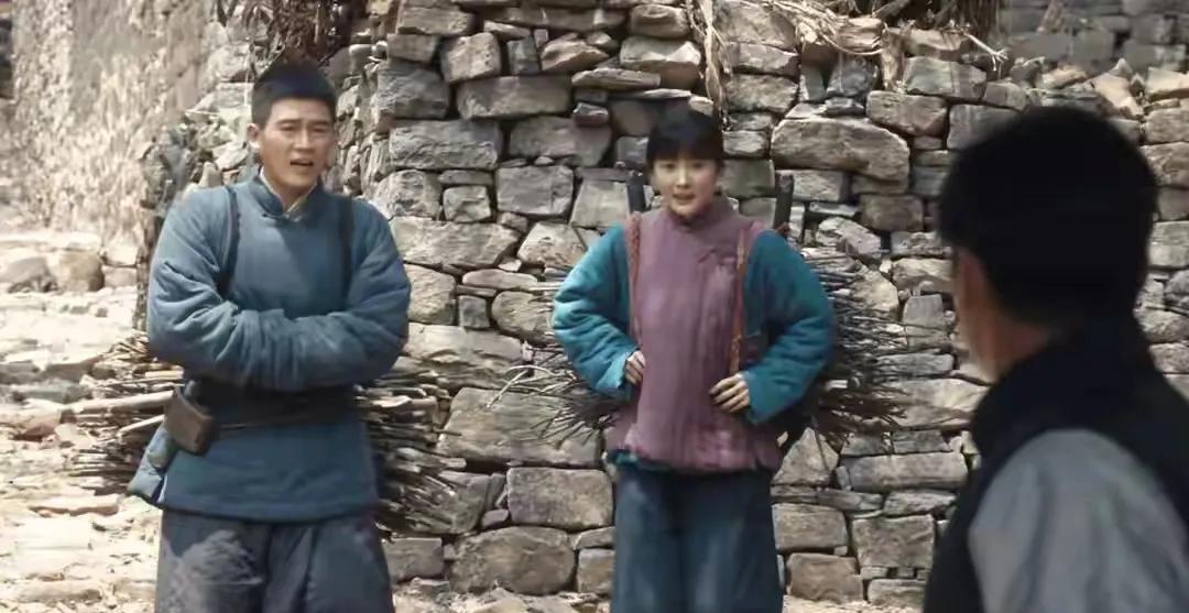 追剧《长万物》，我忍不住要夸夸演员欧豪！欧豪在剧中饰演的封大脚，形象太饱满了，有