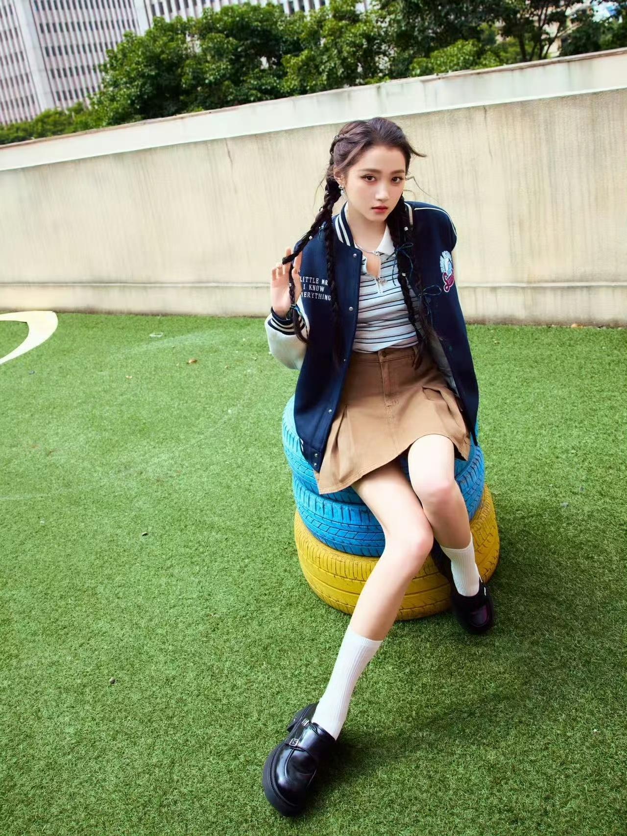 网球场元气少女，关晓彤这套妆造青春感绝了