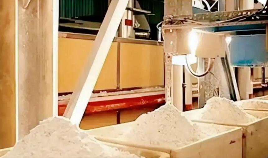 有靠谱消息爆出来，美国关键领域的稀土库存撑死只能再用2个月了，这可不是小问题，关