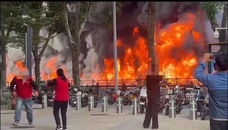 广州海珠区这起货车火灾真是惊险！2025年12月1日13时41