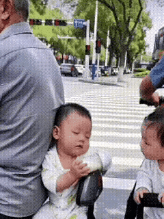 这案件，是按抢劫还是盗窃定罪呢？[呲牙笑]