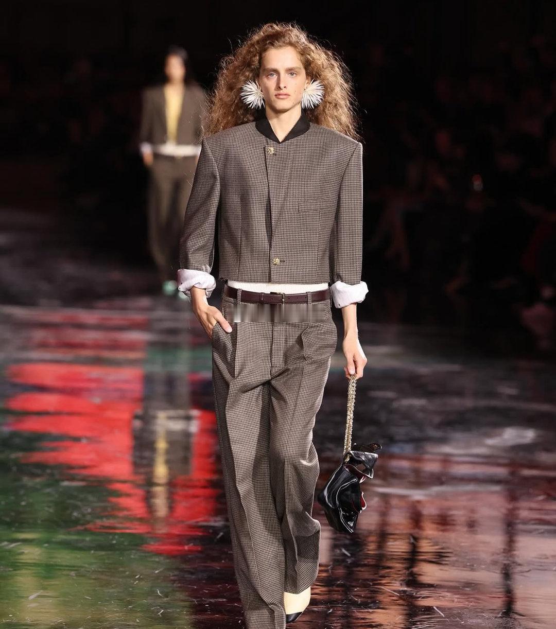 时装周巴黎时装周【CHANELSS2026】巴黎大皇宫的灯光下香奈儿的传奇悄
